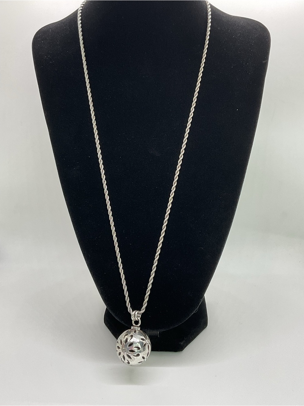 Brighton Cathedral Fleur de Lis Filagree Ball Pendant Necklace - Rare